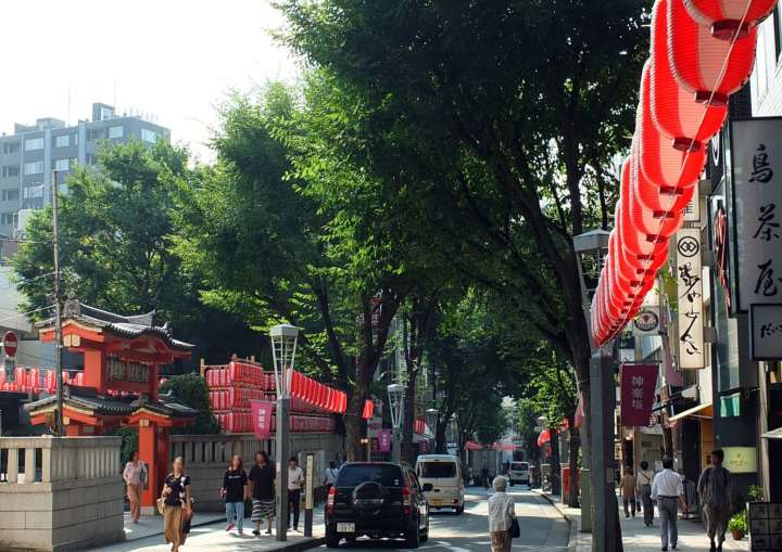 The main street of Kagurazaka-dori