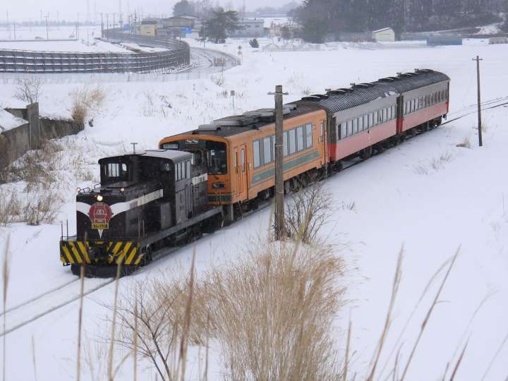 Tsugaru Railway: Stove Winter Train