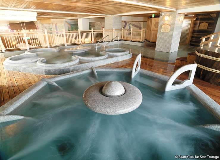 Akanko Onsen is Akan Yuku no Sato Tsuruga, a hotel where you can relax and revel in elegance