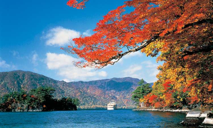 ทะเลสาบโทวะดะ (Lake Towada)