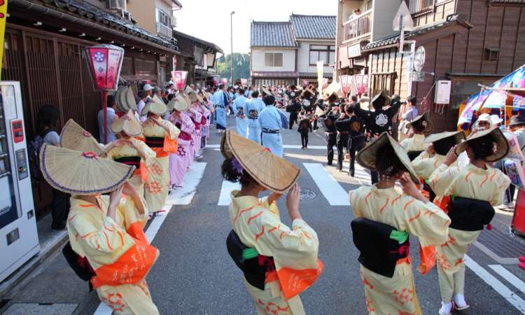 เทศกาลโอวาระ คะเซะ โนะ บง (Owara Kaze no Bon)