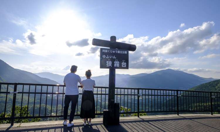 จุดชมวิวอุทยานแห่งชาติอะโสะ-คุจู ซะกิริได (Aso-Kuju National Park Sagiridai Overlook)