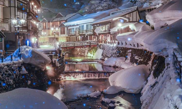 กินซังอนเซ็น (Ginzan Onsen)