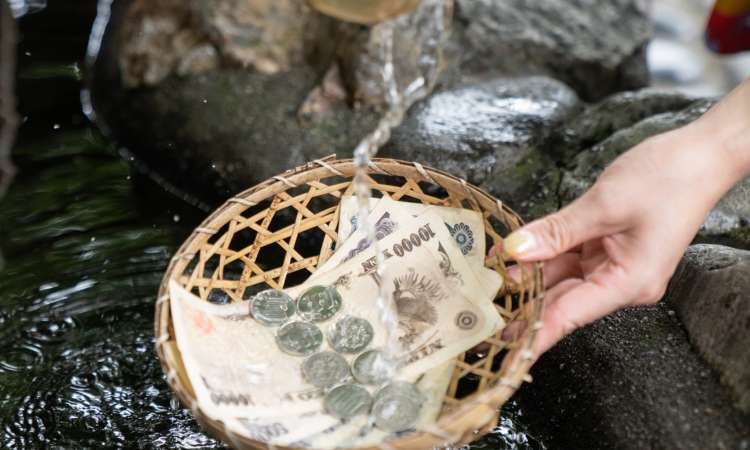 นำเงินมาล้างเพื่อเพิ่มโชคลาภทางการเงิน