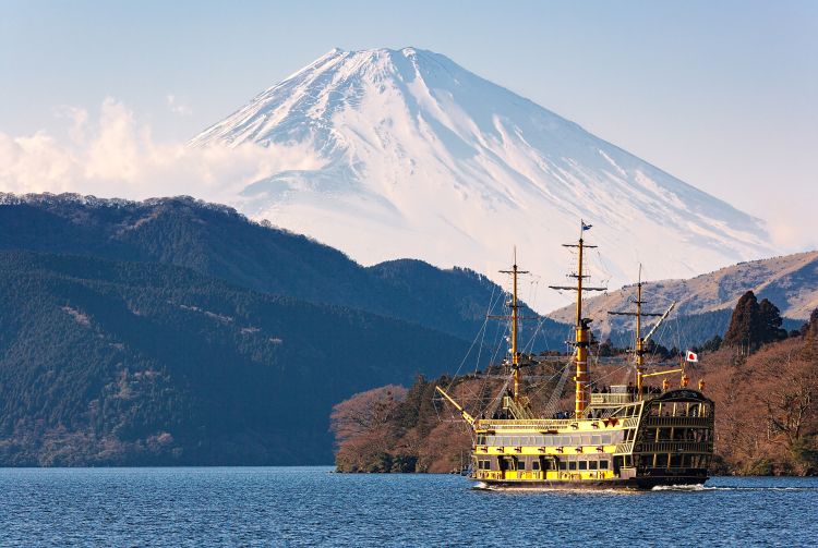 lake ashinoko pirate cruise