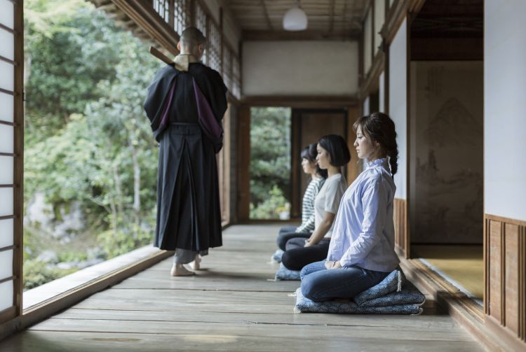 visit buddhist temple japan