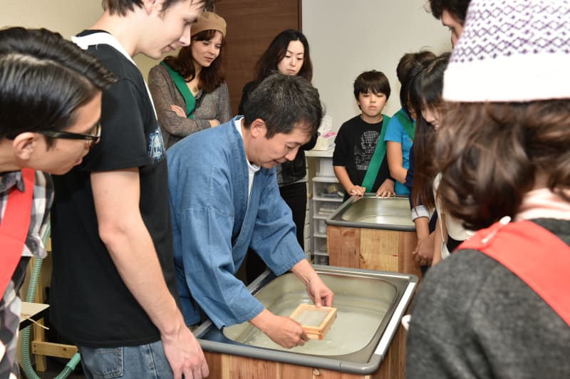 Craftsmanship (Move your hands), Washi Paper-making in Higashi Osaka