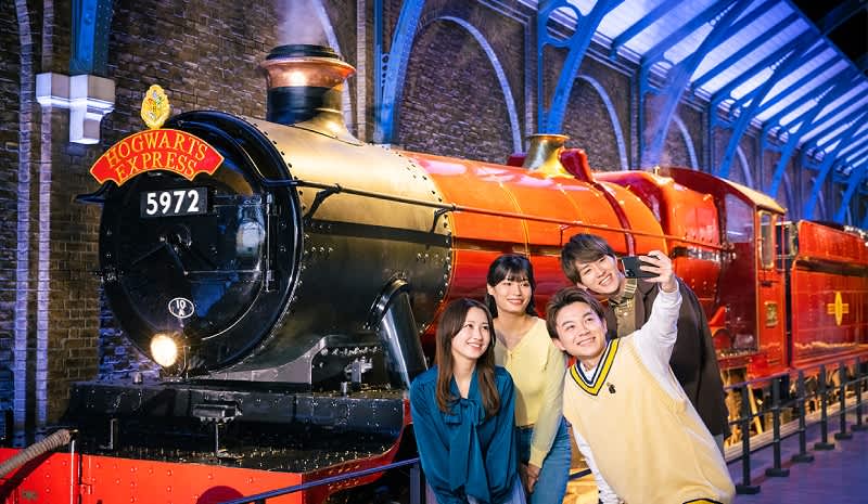 Warner Bros. Studio Tour Tokyo - The Making of Harry Potter Platform 9 3/4