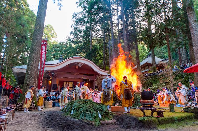 mitokusan fire festival ceremony