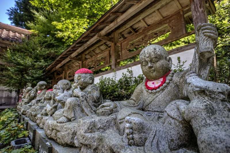 mitokusan statues