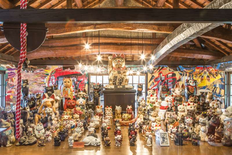 manekineko museum display