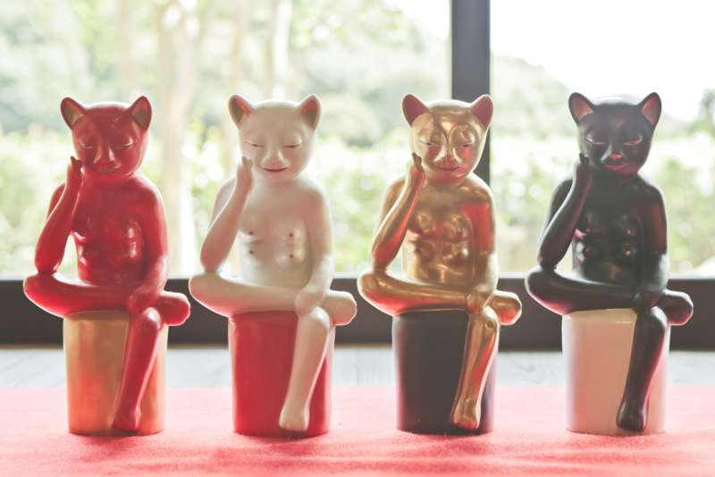 manekineko figurine