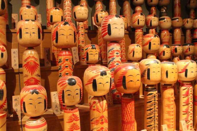 Types of kokeshi dolls on sale