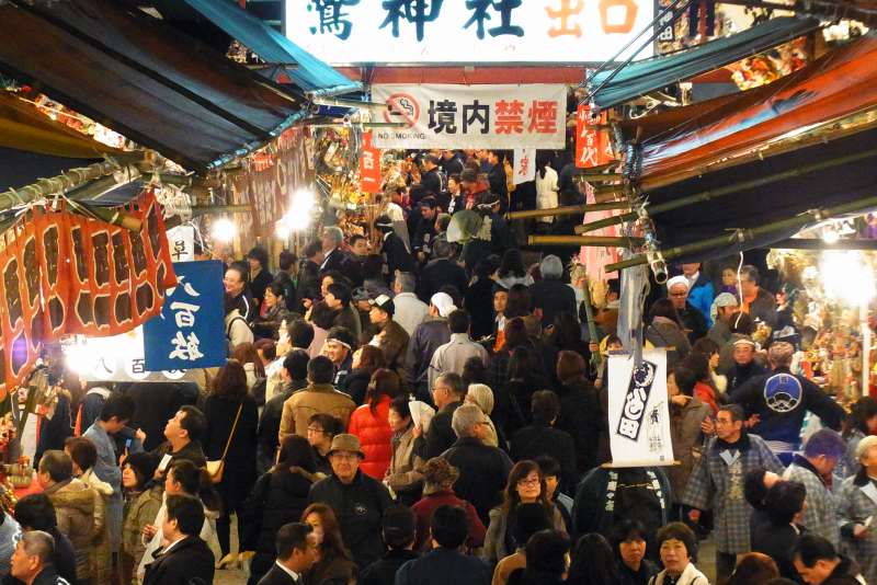 In Tori-no-Ichi, revelers wish for good health and prosperous business