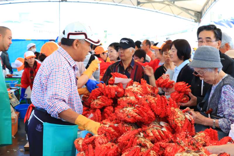 the Nemuro Crab Festival for the elusive Hanasaki crabs