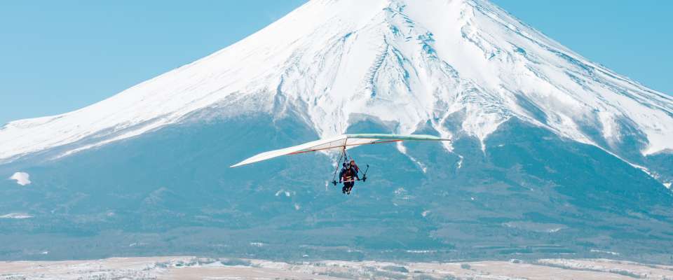 The view of Mt. Fuji while hang-gliding