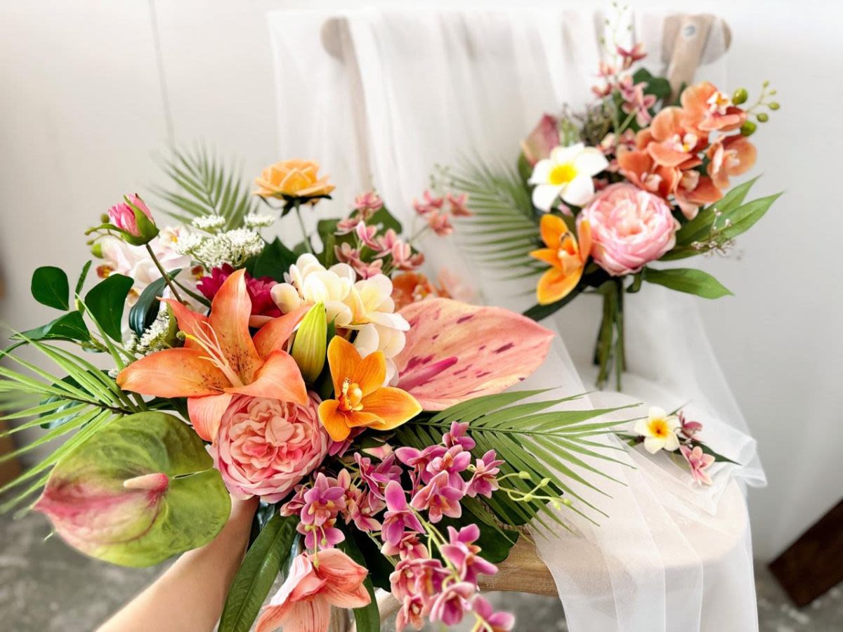 Custom Arrangement (Contact Us!)