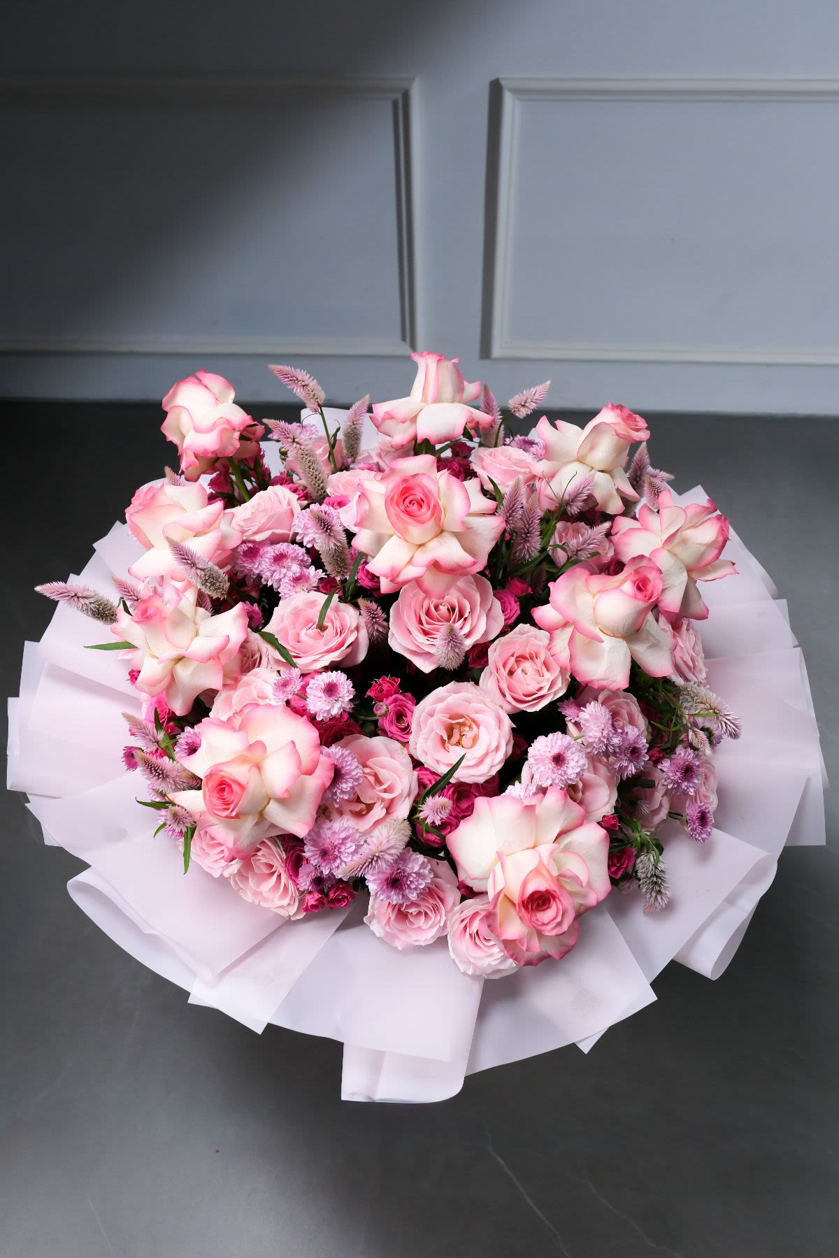 Amour Elegance - Jumilia roses, calimero & lolipop — elegance and Valentine passion in equal measure. - Rena The Blossom Jakarta