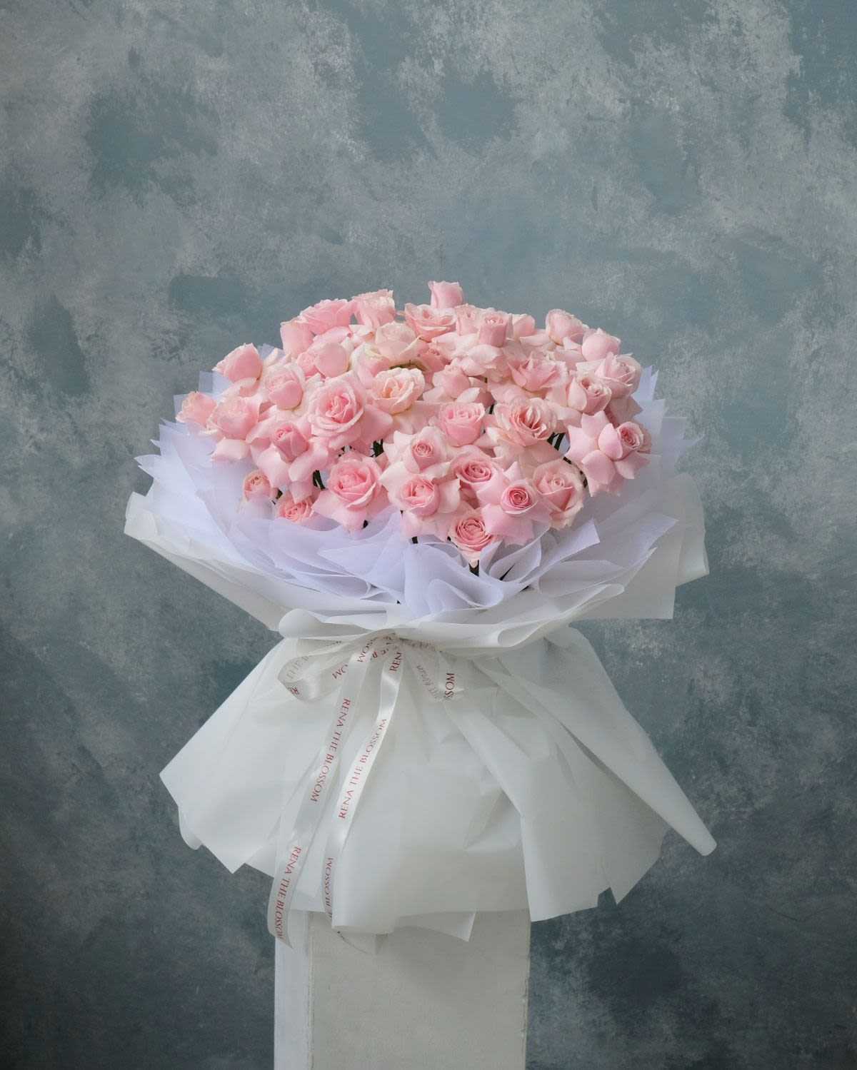 Blooming Rose flexed - 60 pink roses in a bold, long-stemmed flexed style — proud and unapologetic. - Rena The Blossom Jakarta