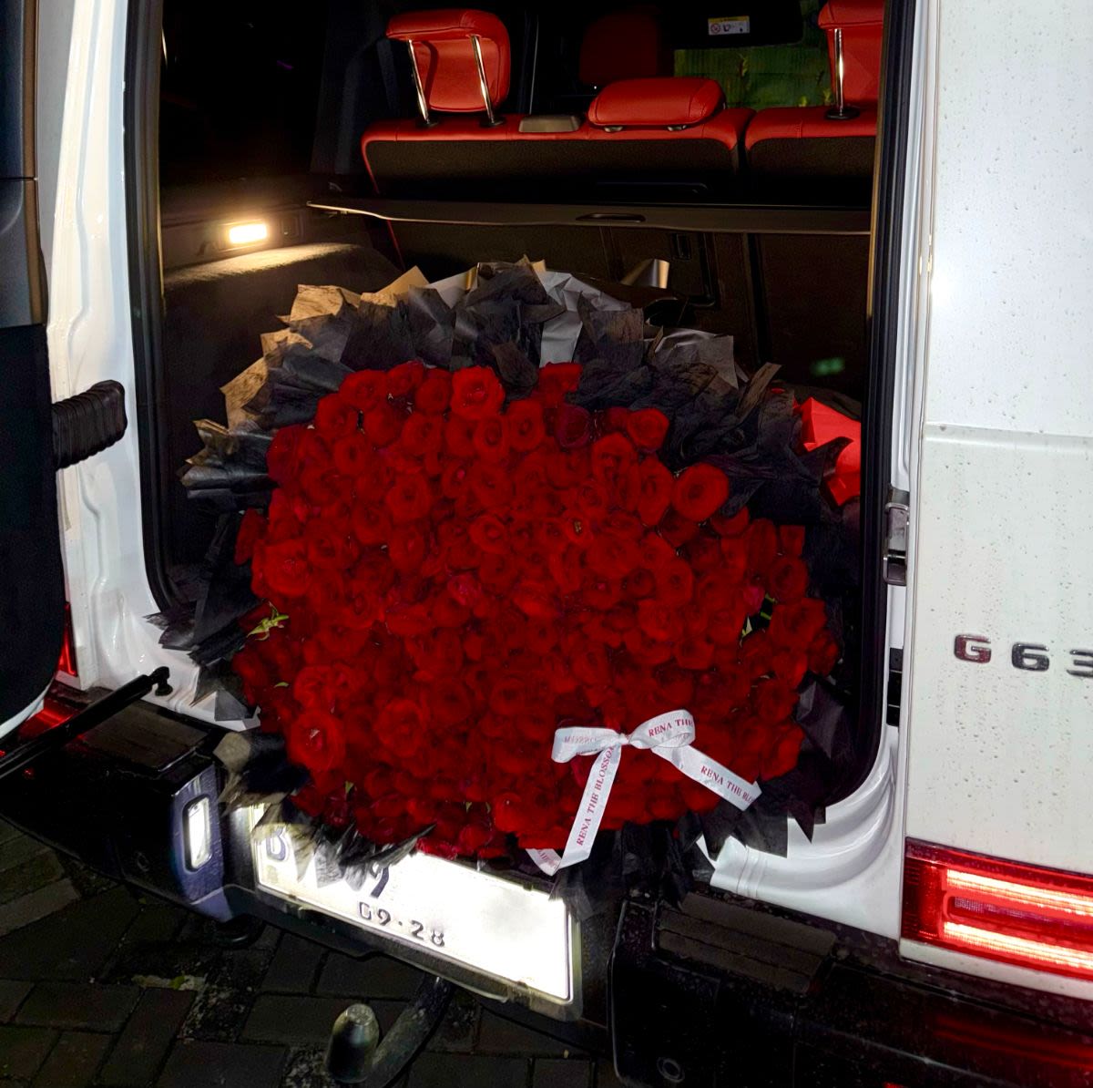 Giant Red 240 Stems - Thumbnail 2 - fresh