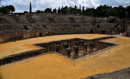 Ruinas del anfiteatro romano de Italica