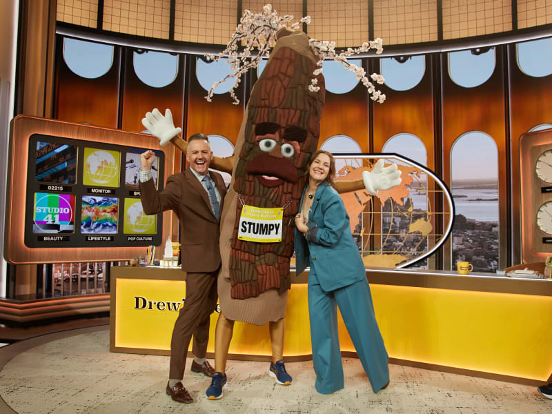 Stumpy with Drew Barrymore and Ross Matthews on the set of The Drew Barrymore Show
