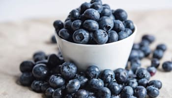 a bowl of blueberries