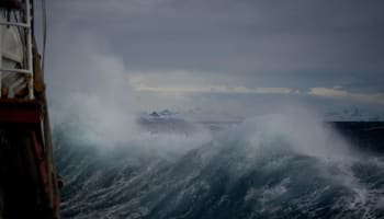 crashing waves in the ocean