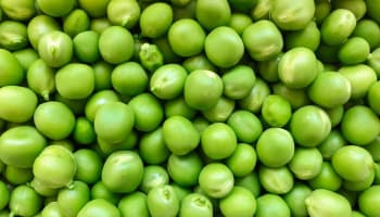 a pile of green peas