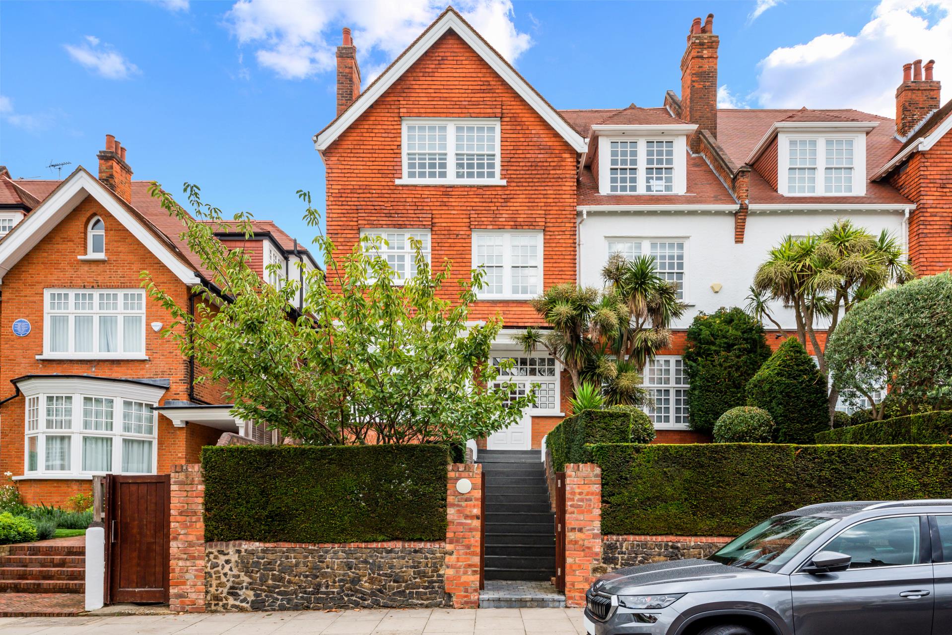 Bracknell Gardens 2669932 JOHNS&CO