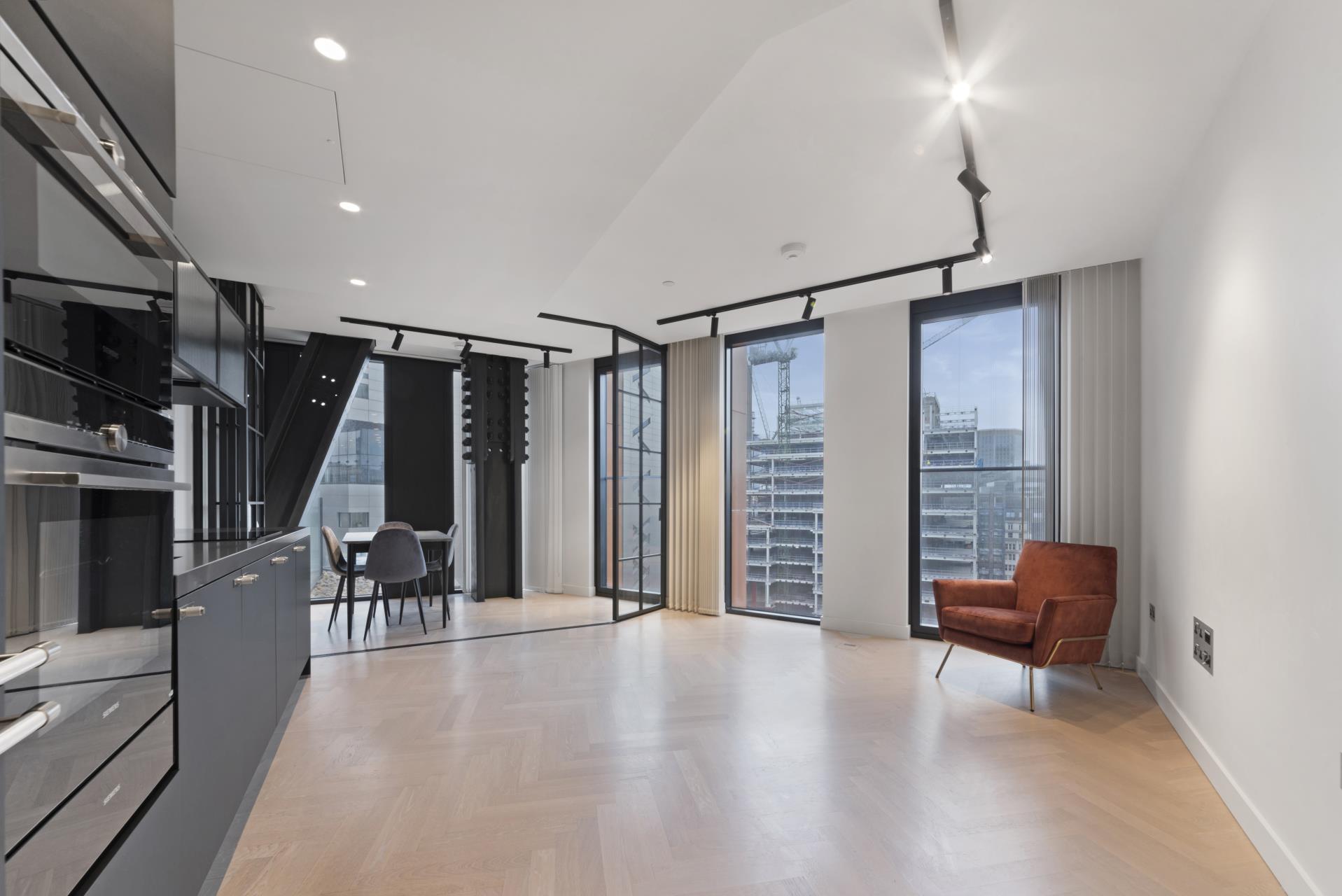 One Crown Place 2679543 | JOHNS&CO