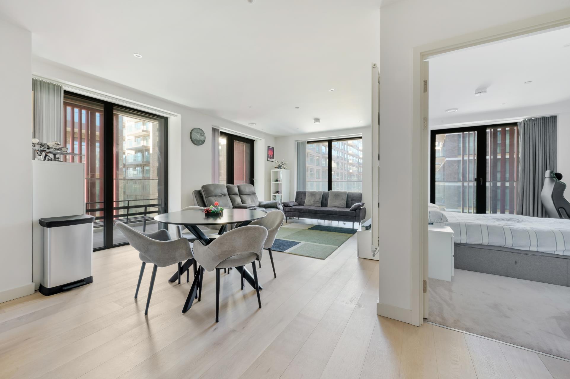 James Cook Building 2710324 | JOHNS&CO