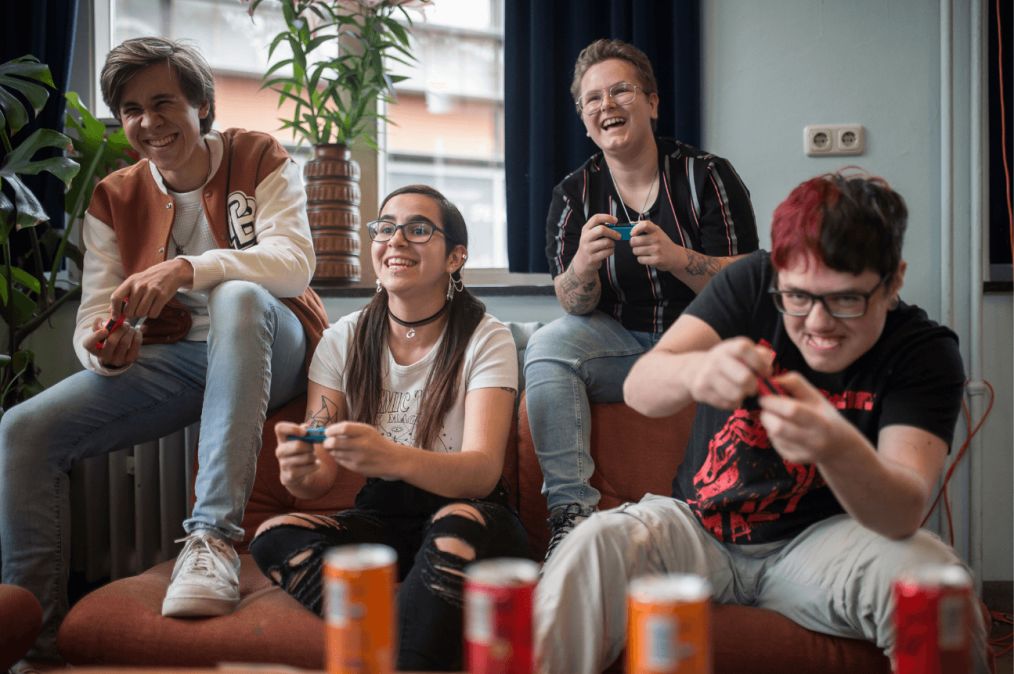 jongeren aan het gamen