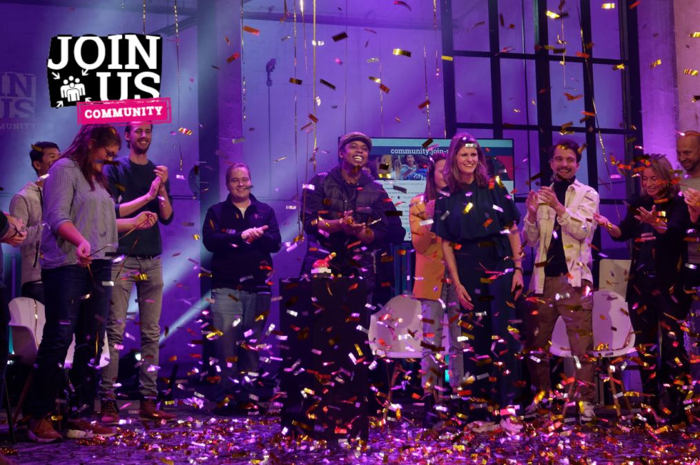 Join Us community viert feest