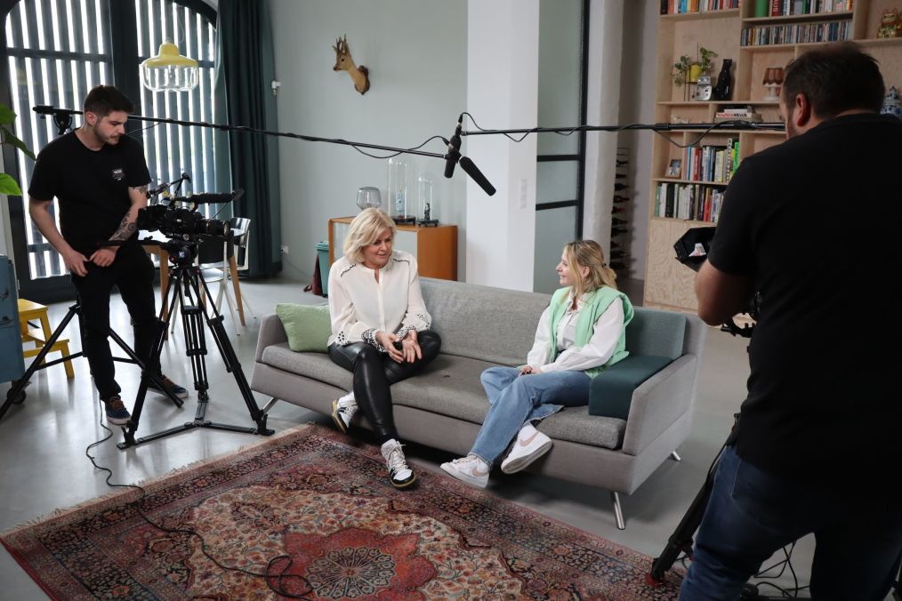 Irene Moors in gesprek met Noor en haar vader