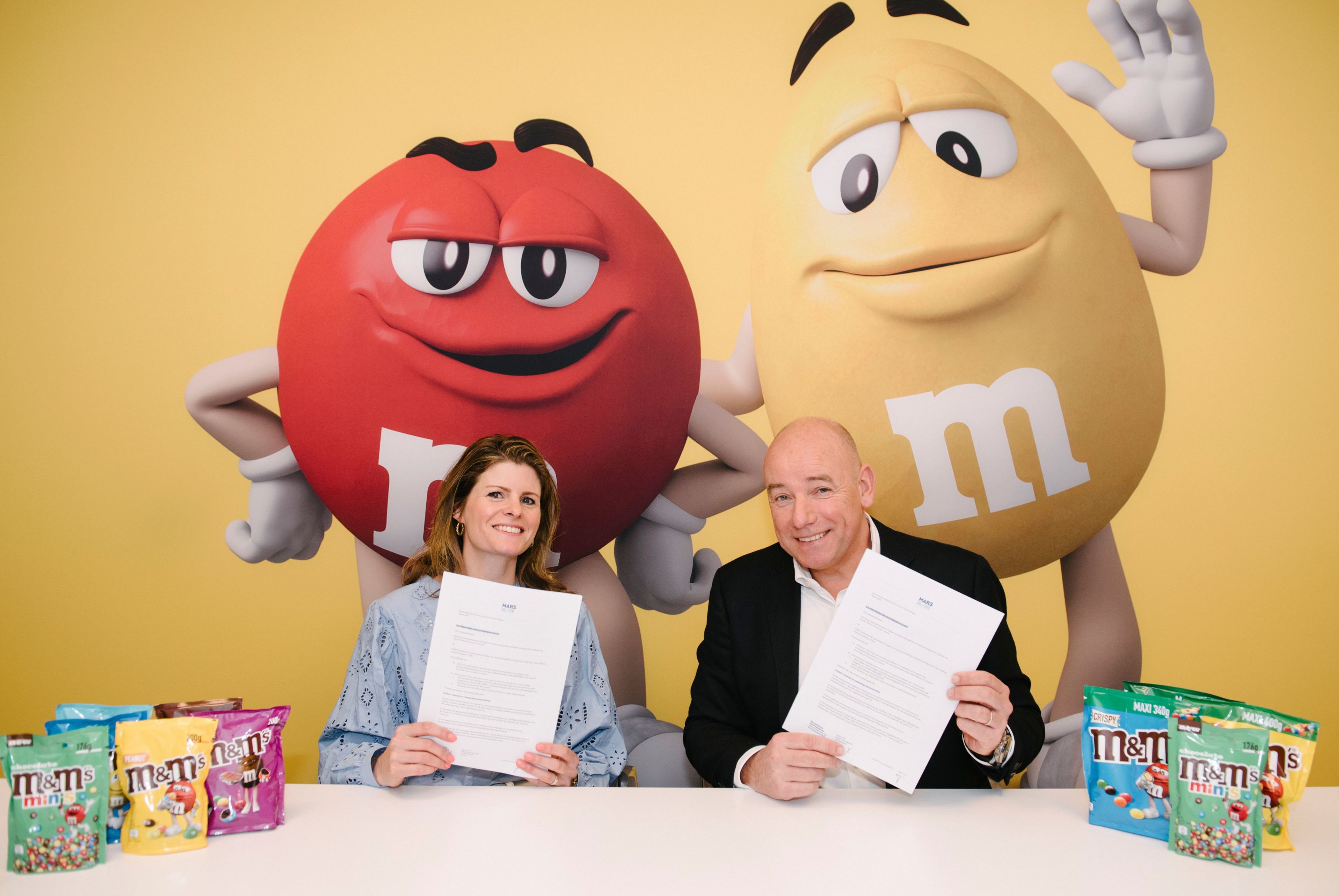 Join Us en M&M's slaan handen ineen