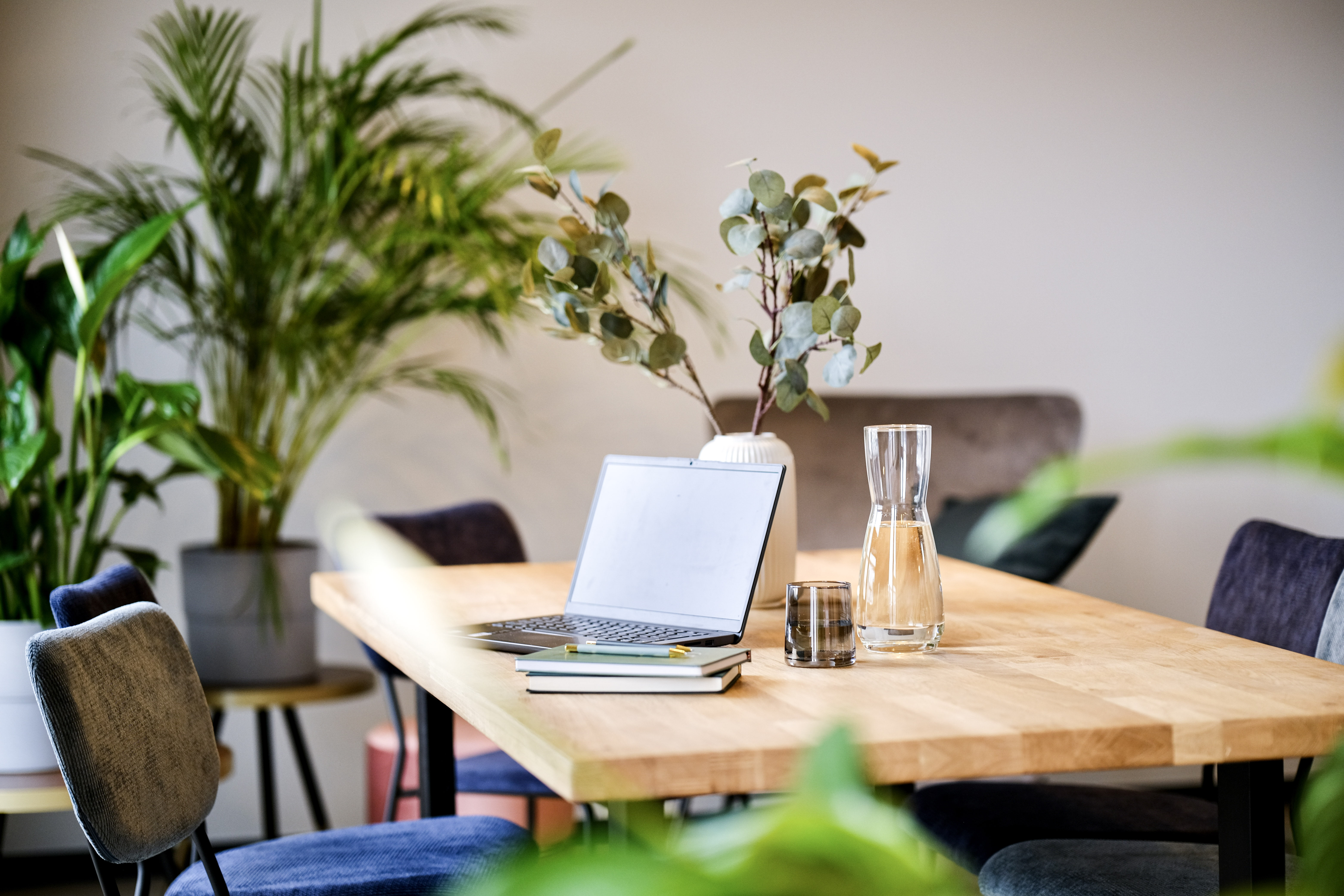 Coworking am Schreibtisch im The Base Berlin