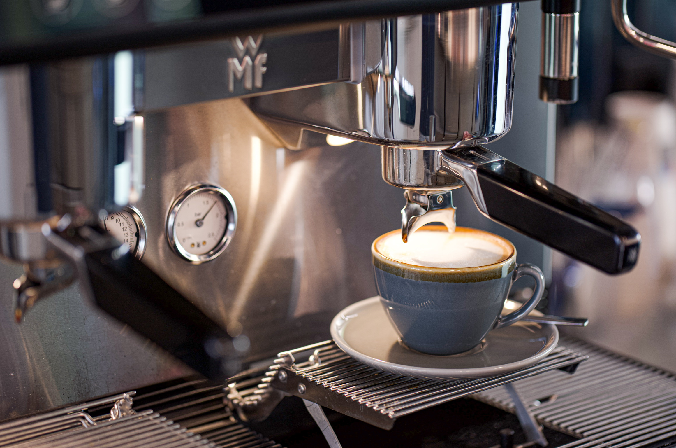 Frischer Kaffee im Berliner Coliving Café von The Base