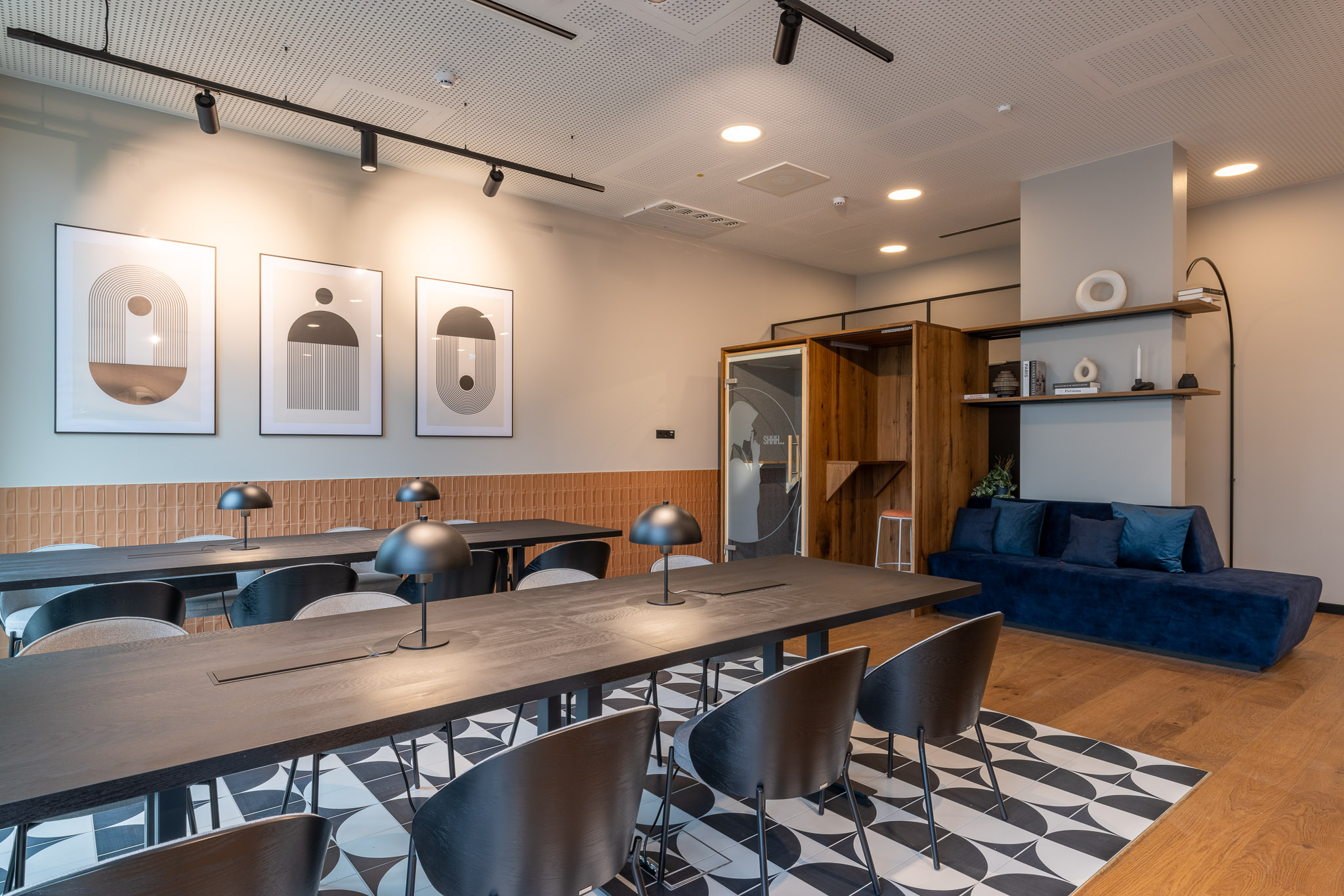 Coworking Meeting-Raum von The Base in München