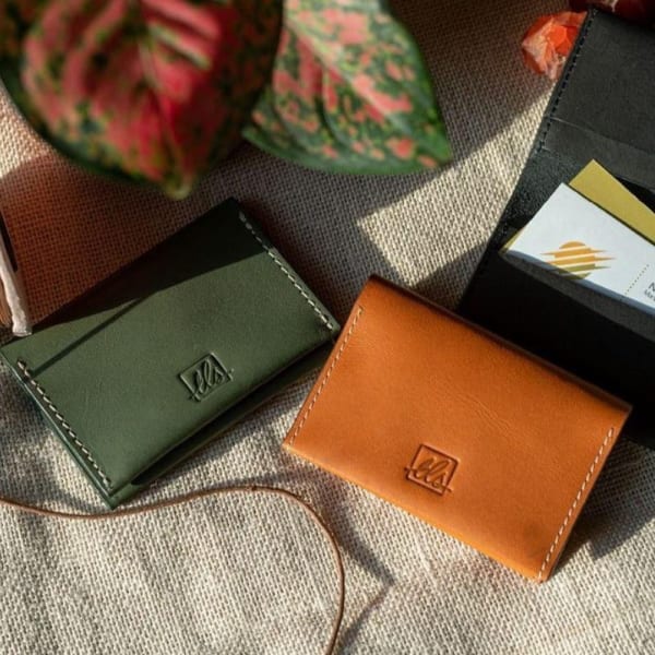 Classic Bi Fold Credit Card Holder - Single Piece