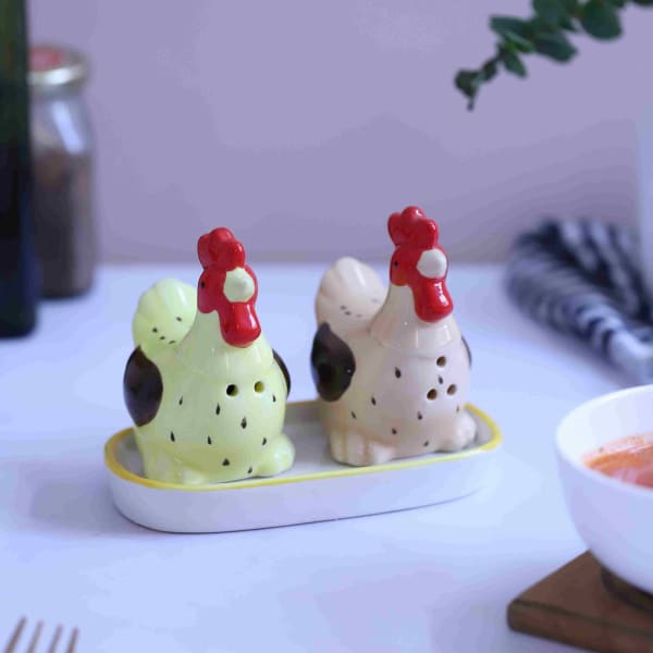 Cute Hens Salt & Pepper Set With Tray