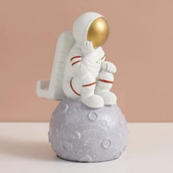 Phone Holder - Astronaut On Moon - Single Piece