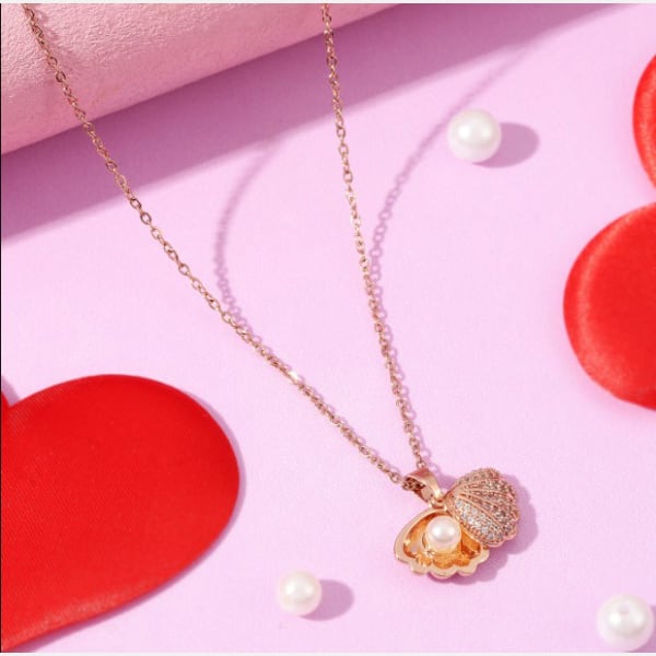 Rose Gold Pearl in Oyster Pendant Chain