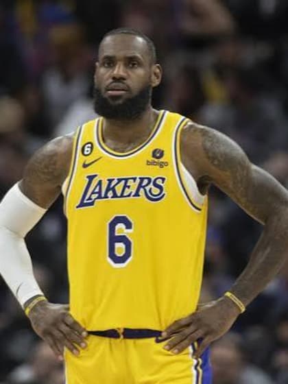LeBron James will leave the Lakers and hit the free agent market