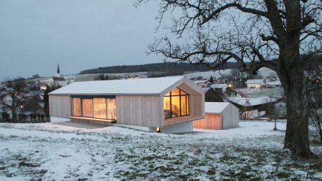 Haus Holzfassade Winter