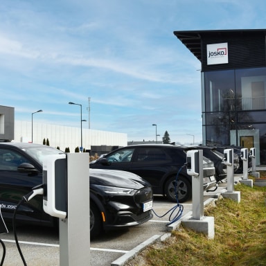 Elektrischer Fuhrpark bei Josko