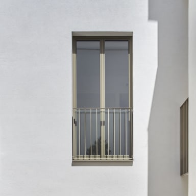 Holz/Alu-Fenster von Josko mit Französischer Balkon