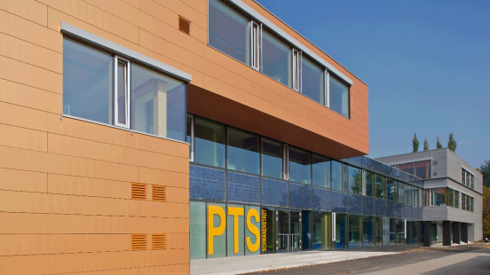 Pilotprojekt von Josko Schule Schwanenstadt mit Fenstern von Josko