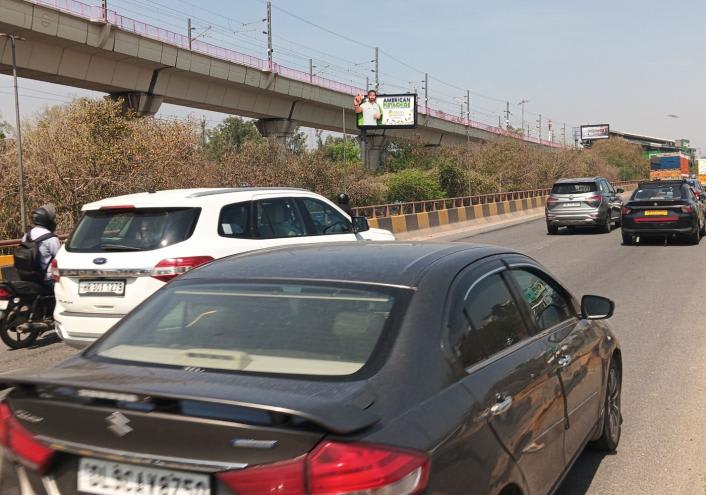 Unipole at Ring Road Mayapuri Flyover, Dhaula Kuan towards Punjabi Bagh, New Delhi - Position 1 photo 1