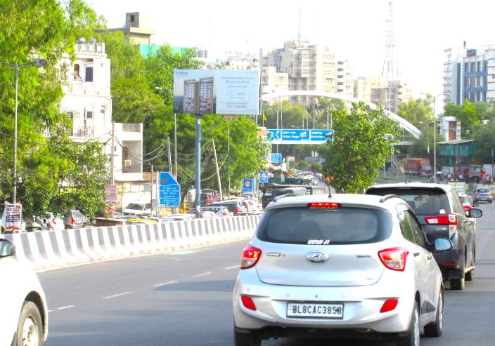 Unipole at Outer Ring Road Vikaspuri Flyover-3, Peeragarhi towards Janakpuri, New Delhi photo 1